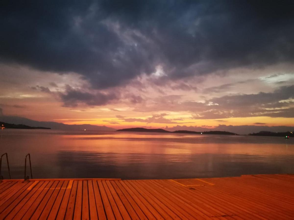 Limon Otel Foça Exteriör bild